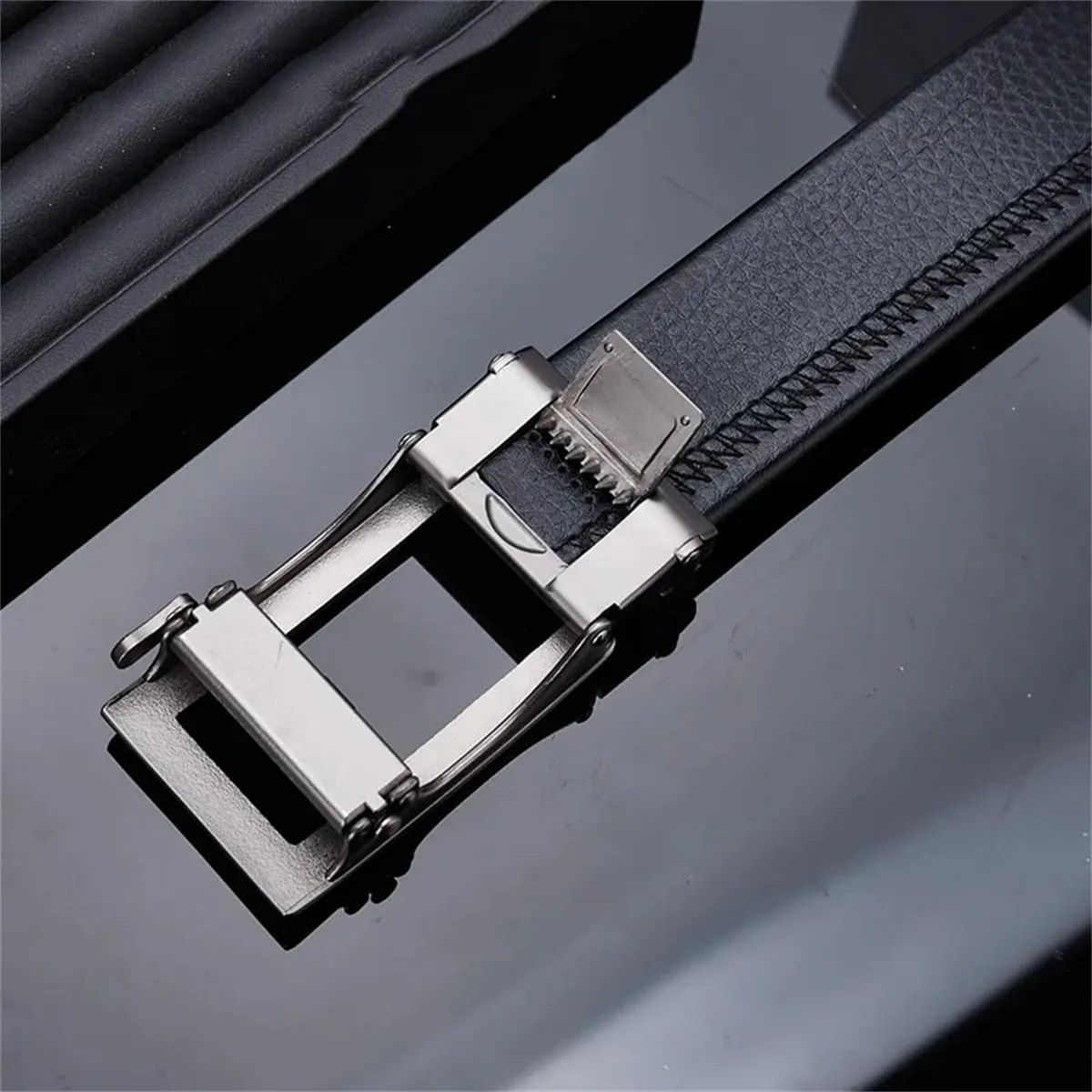 Yeuyyben Fashion Men Leather Belt Automatic Buckle Adjustable Ratchet Jeans Formal Belt